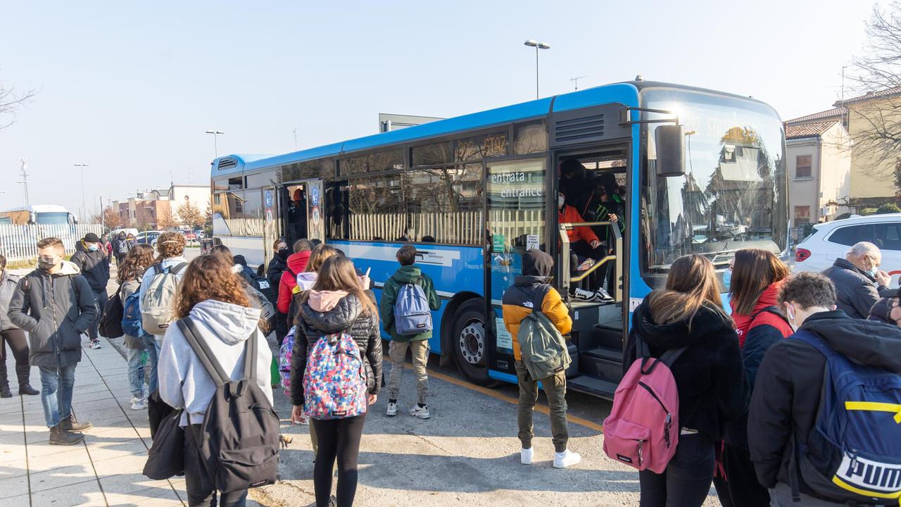 Ferrara. «Ha avuto il Covid, mia figlia rischia l’anno»