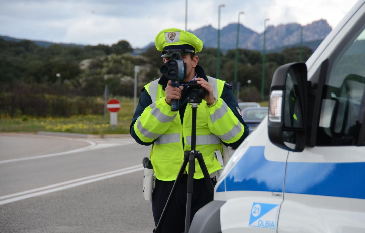 Auto troppo veloci: a Olbia rispunta il telelaser e scattano le multe 
