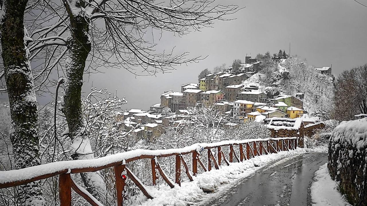 Montefegatesi sotto la neve (Foto di David Bonaventuri)