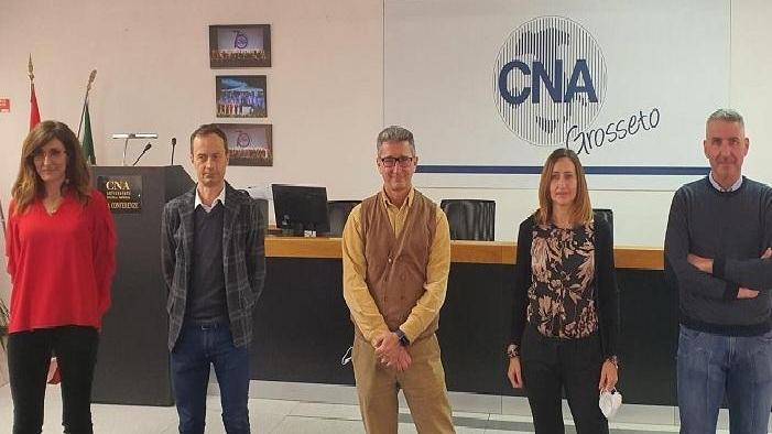Da sinistra Annarita Bramerini, direttrice di Cna, Riccardo Breda, presidente di Cna, Moreno Toigo di Simurg Ricerche, Elena Dolci di Cna Servizi e Mauro Sellari, presidente nazionale della categoria serramentisti di Cna