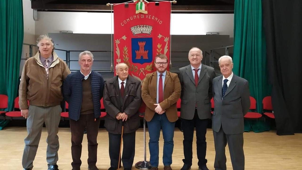 Carlo Rossi al centro, alla sinistra del sindaco Morganti