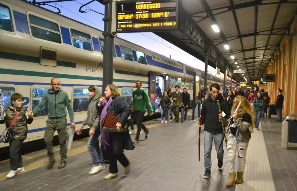 Lucca-Versilia, bus sostitutivi in via Cavour 