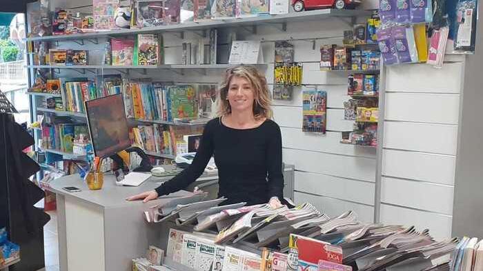 «Lascio il posto fisso e rilevo un’edicola a Calcinaia». Francesca e quel sogno nato quando era bambina