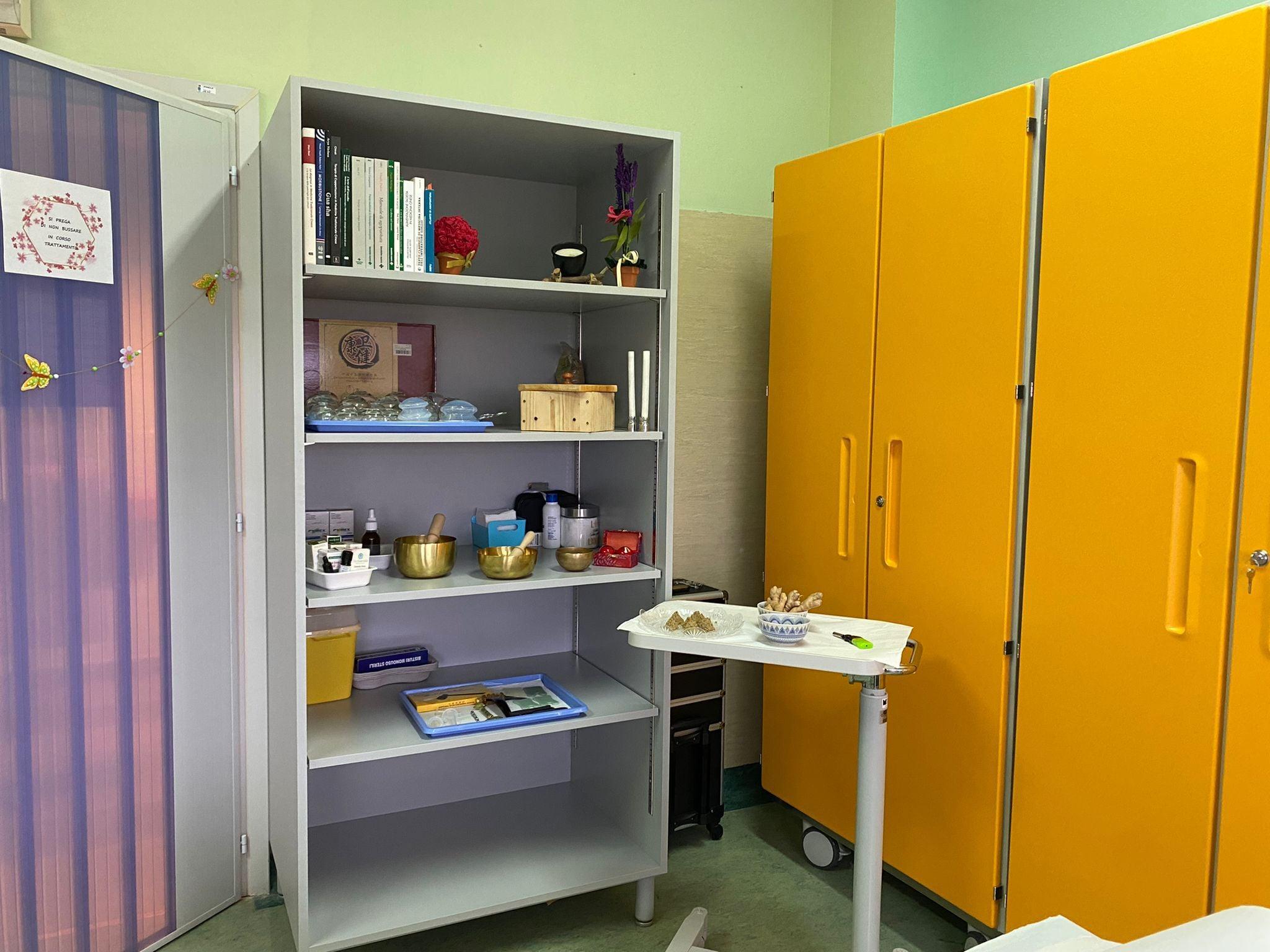 Un'immagine dell’ambulatorio “Tecniche del benessere e stili di vita per i pazienti oncologici” diffusa dalla Asl