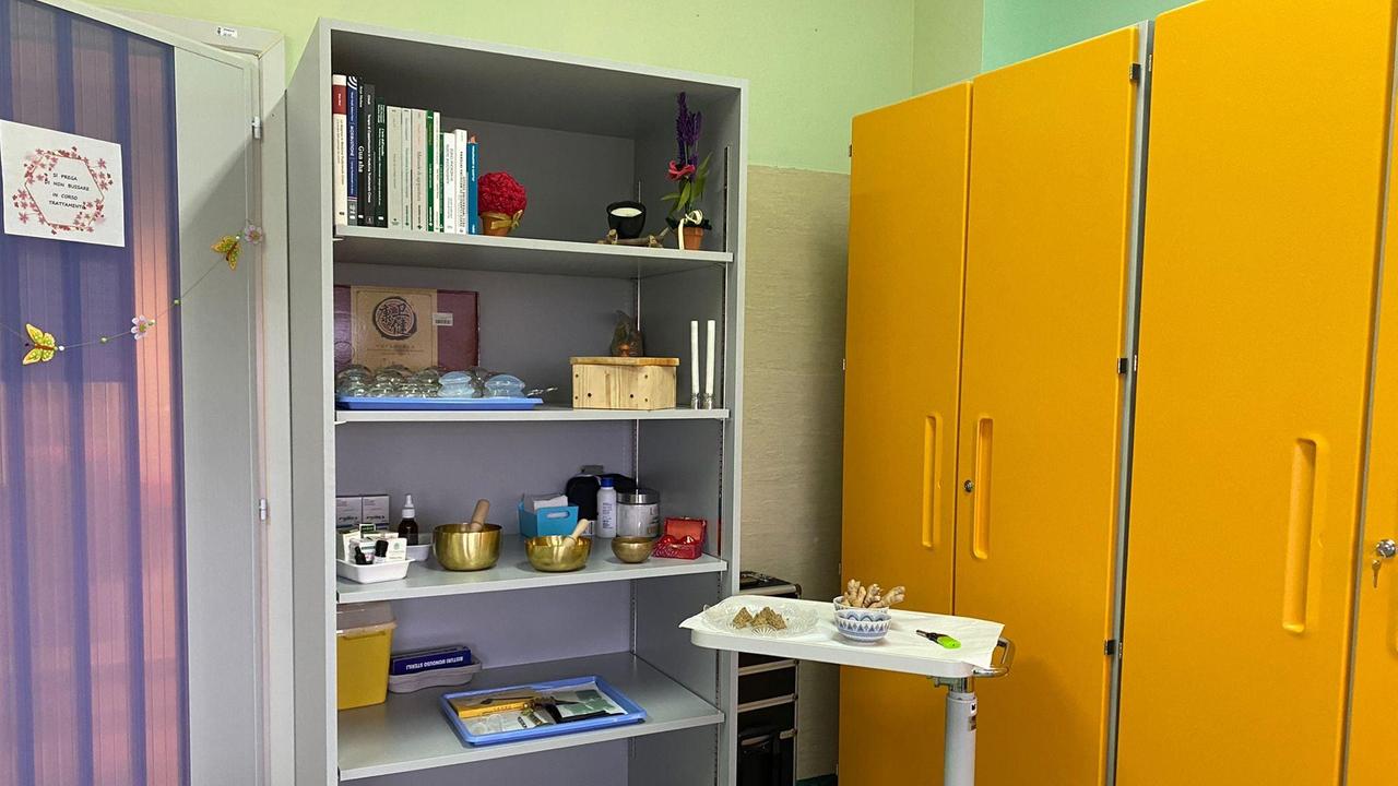 Un'immagine dell’ambulatorio “Tecniche del benessere e stili di vita per i pazienti oncologici” diffusa dalla Asl