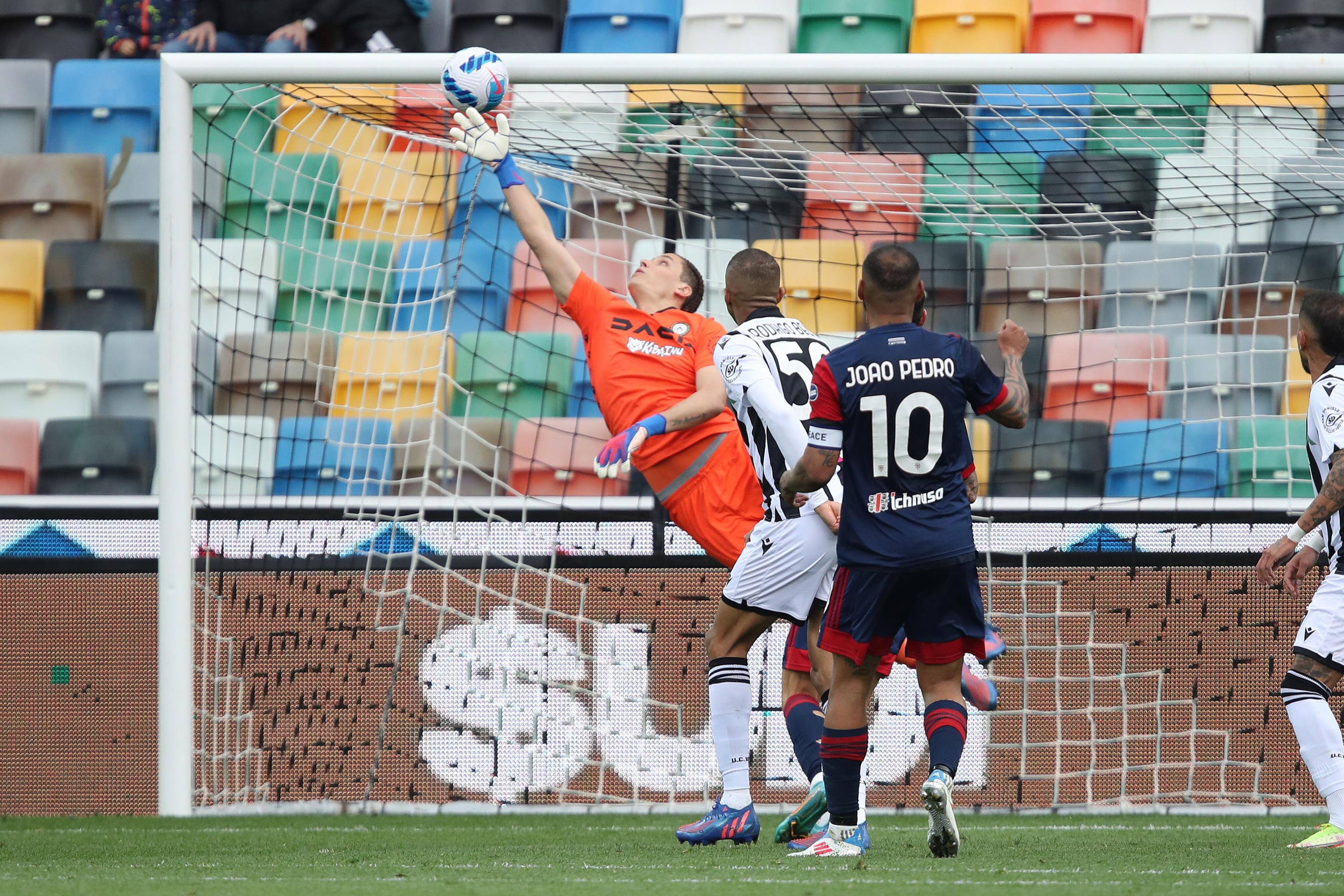 Il gol di Joao Pedro: un lampo in una serata molto buia per i rossoblù