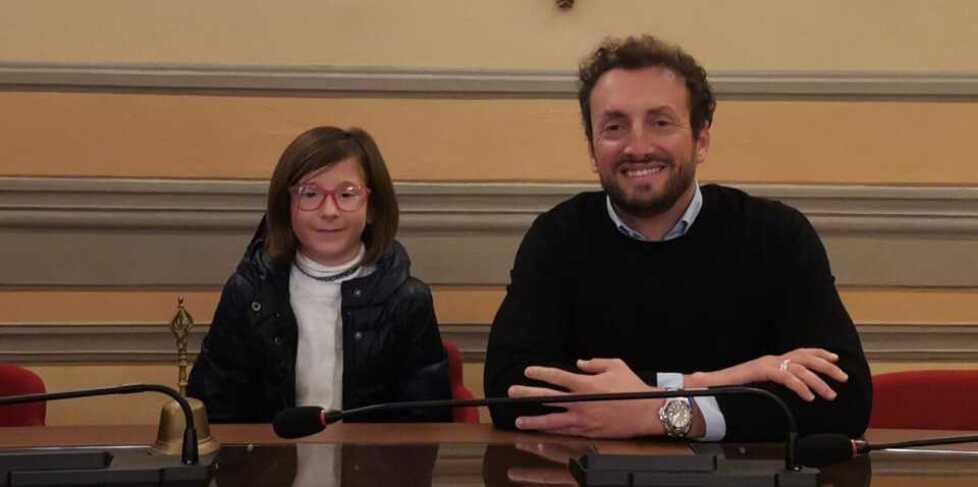 Si avvera il sogno della piccola Sara, ospite del sindaco di Camaiore: «Che emozione» 