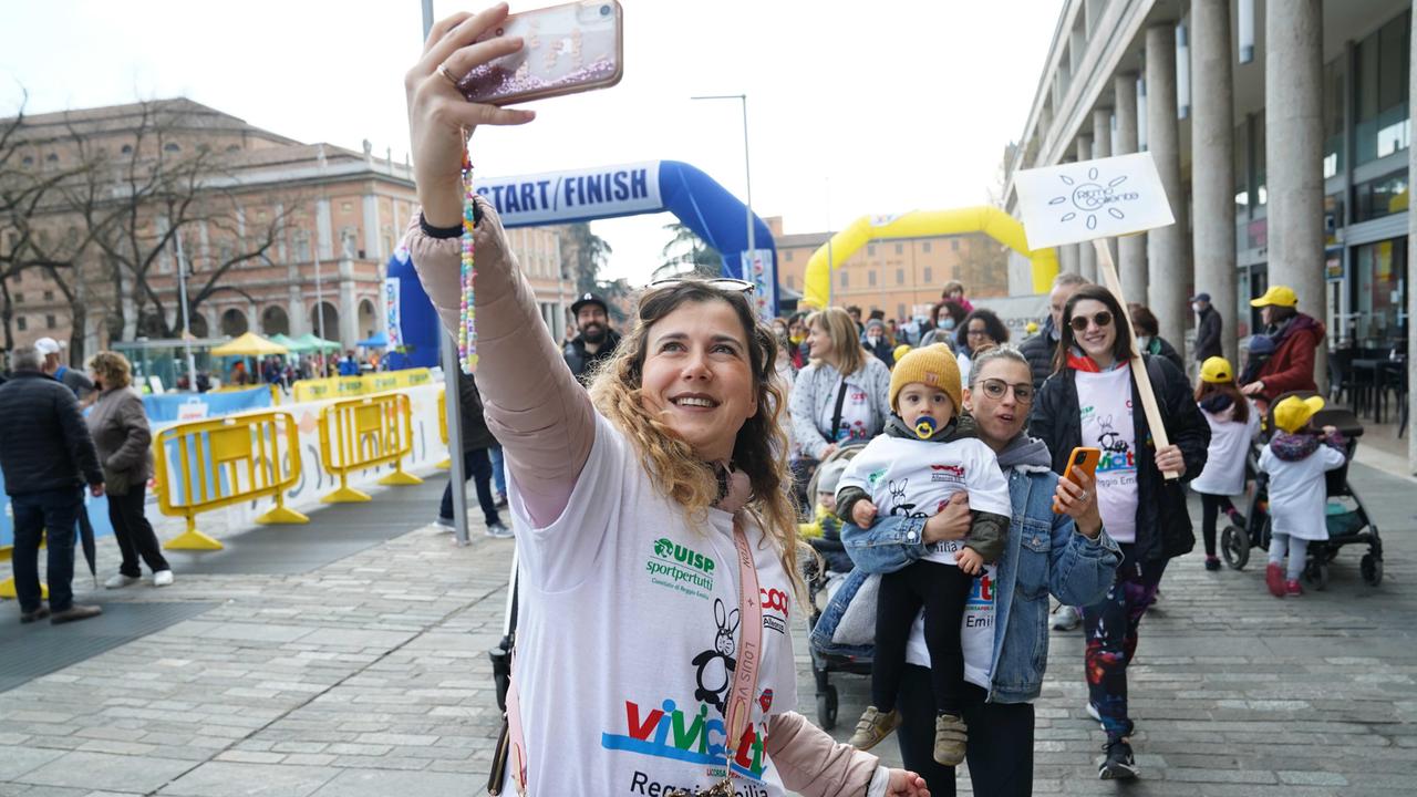 I colori della pace riempiono di gioia le strade di Reggio Emilia per Vivicittà 2022