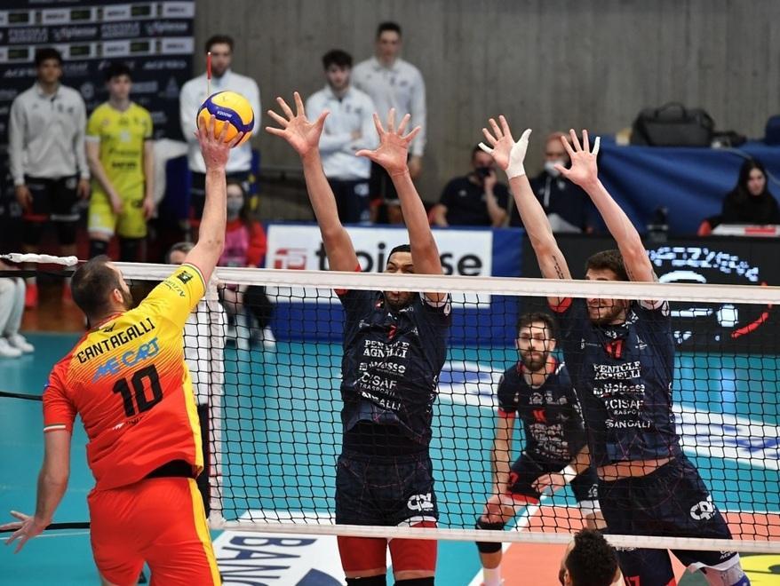 La Conad Tricolore lascia al Bergamo la “prova generale” della Supercoppa 