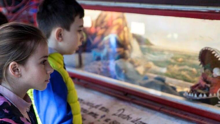 Bambini in visita al Parco di Pinocchio a Collodi