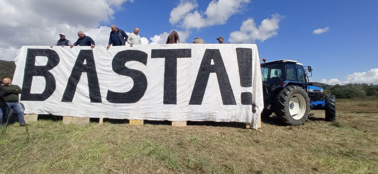 Agricoltori e allevatori stremati dalla crisi: «Il prezzo del latte va subito aumentato»