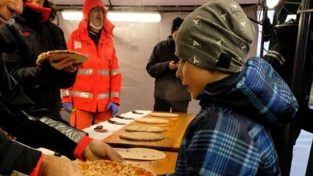 Bompani, forni per scaldare pizze ai profughi