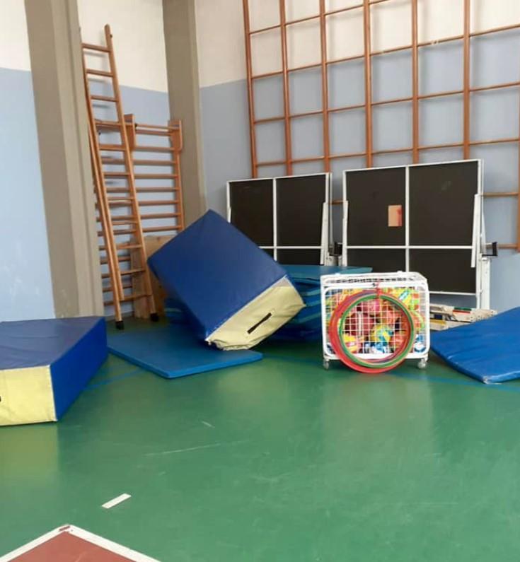 La palestra dopo l’ingresso dei vandali
