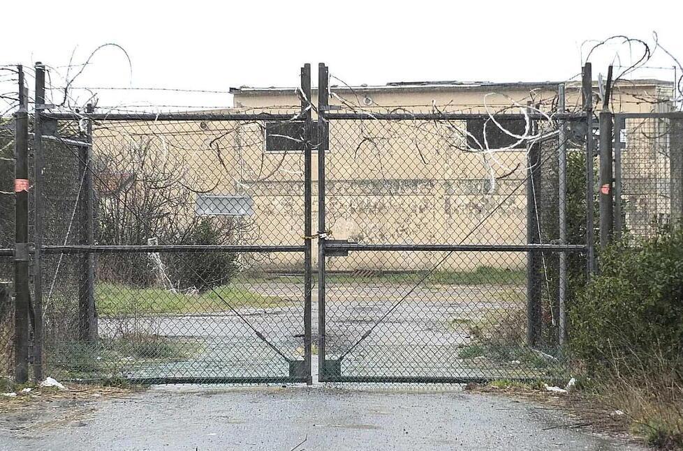 L’ingresso dell’ex Centro Radar: qui sorgerà la nuova cittadella militare