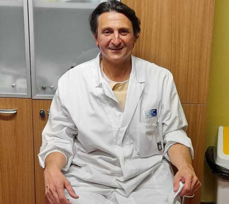 Il primario di Urologia Maurizio De Maria, classe 1962, chirurgo livornese arrivato tre anni fa da Cisanello