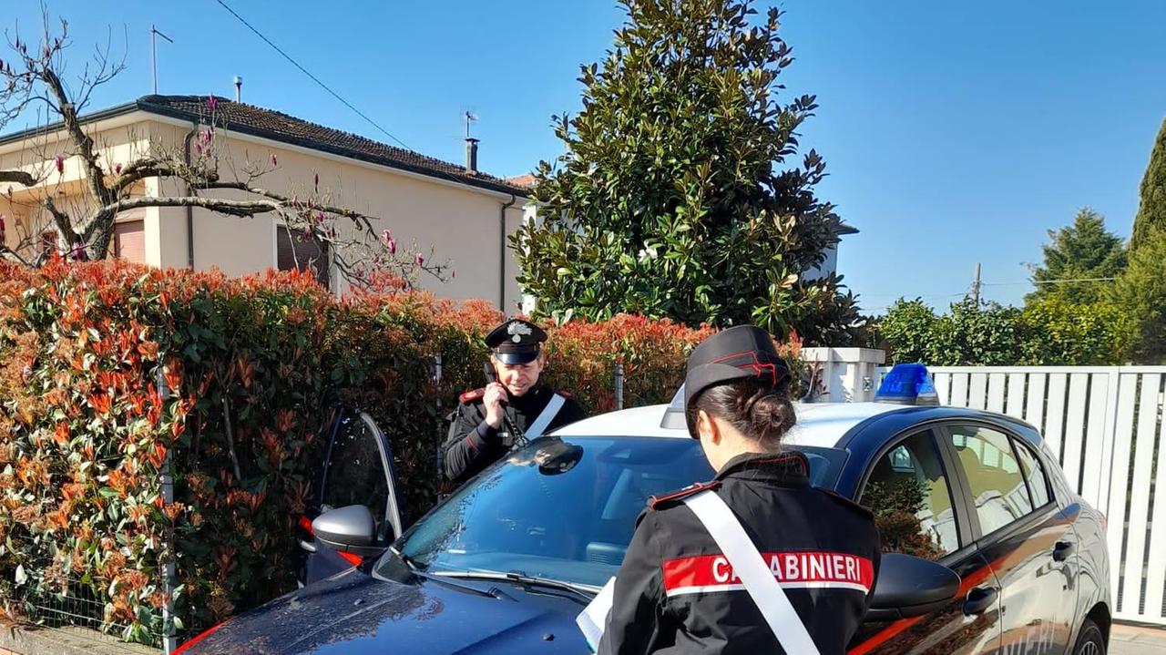 Furto in casa, fuggono e feriscono un carabiniere: un arresto a Altopascio