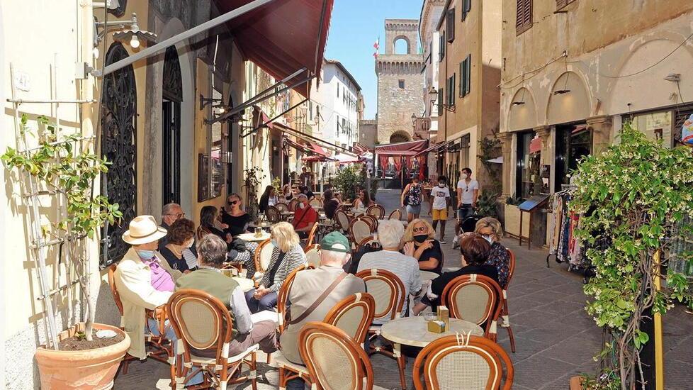Suolo pubblico gratuito per le attività, i ristoratori di Piombino temono la marcia indietro