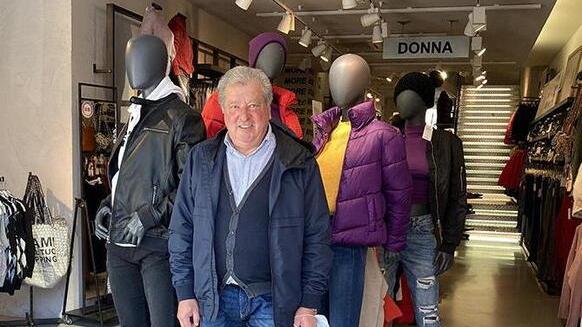 Il presidente del Ccn Cecina Centro Roberto Bartoli nel negozio Terranova