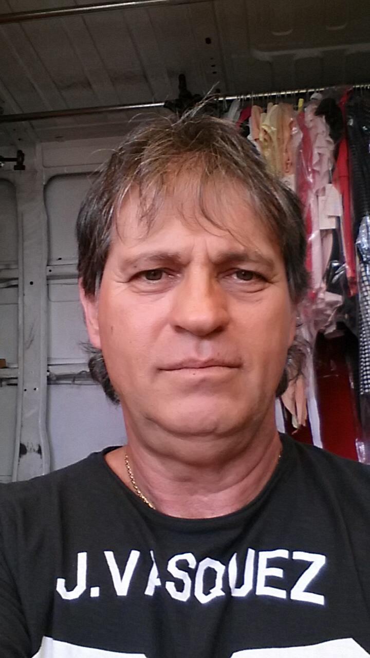 Viareggio in lutto, stroncato da un infarto a 65 anni noto commerciante: "Addio Franco"