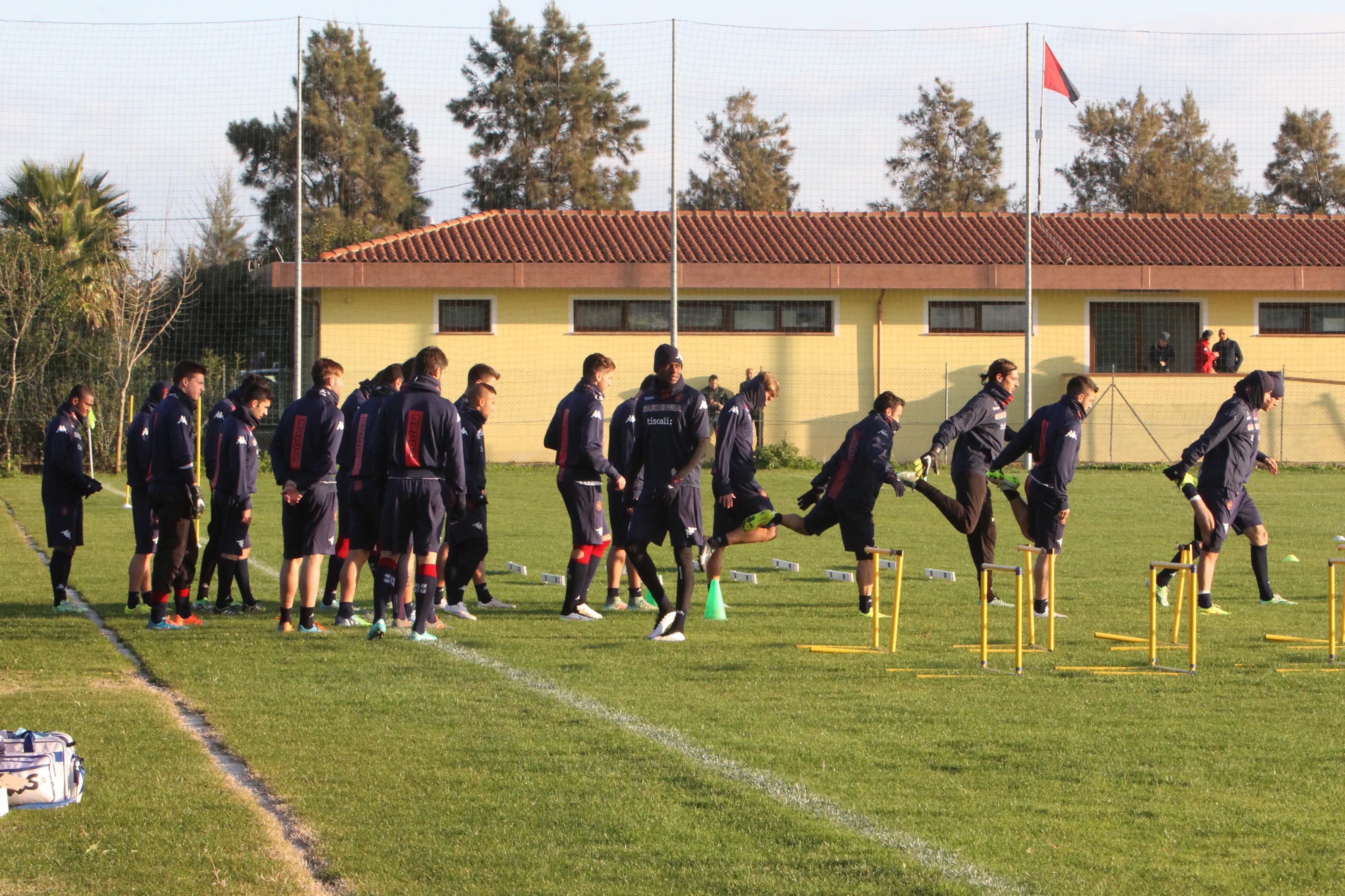Cagliari, squadra in ritiro da giovedì 7 aprile