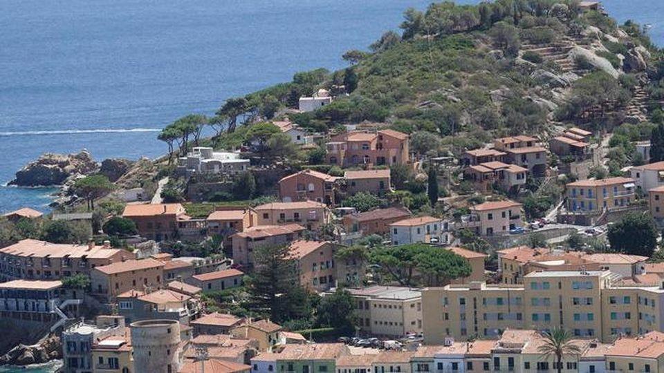Giglio, la Finanza sull'isola nella sede del Comune: acquisiti 10 anni di bilanci 