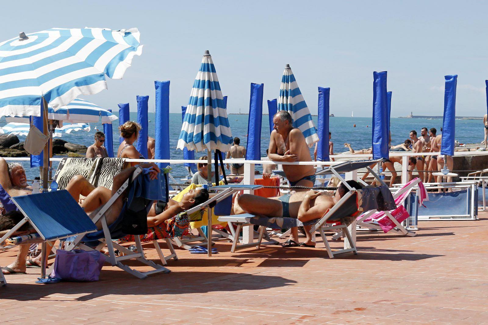Tremila euro per cabina e ombrellone, ecco tutte le tariffe dell’estate livornese 