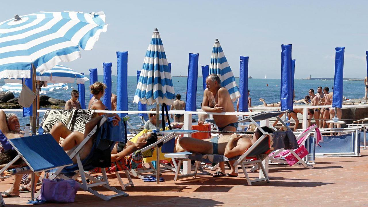 Tremila euro per cabina e ombrellone, ecco tutte le tariffe dell’estate livornese