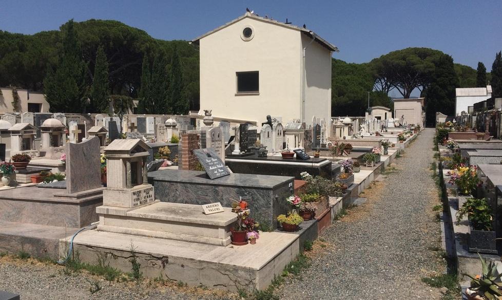Sono sei i compisanti nel territorio di Rosignano: ecco la nuova strategia del Comune per favorire la cremazione