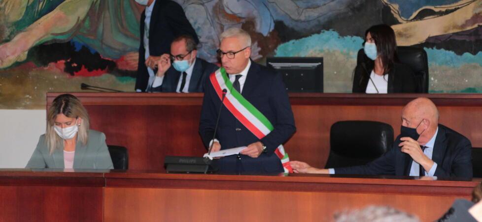 Il sindaco di Viareggio contro il presidente del Parco: «Parole lesive». Ma il Pd cerca di mediare, ecco perché 