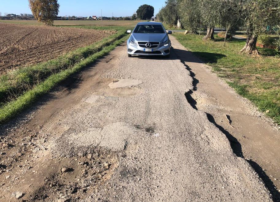 Danni all’auto per le buche ma il Comune non paga 