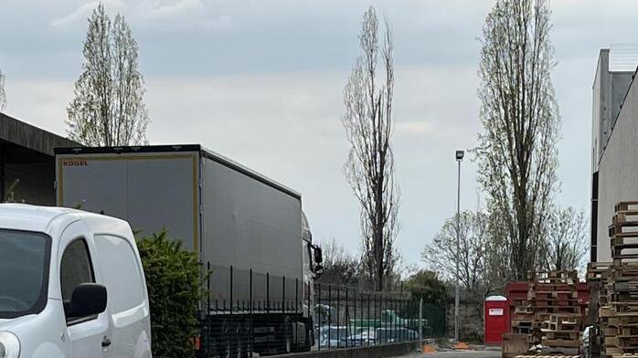 Sassuolo. È schiacciato da un portone: gravissimo operaio 59enne