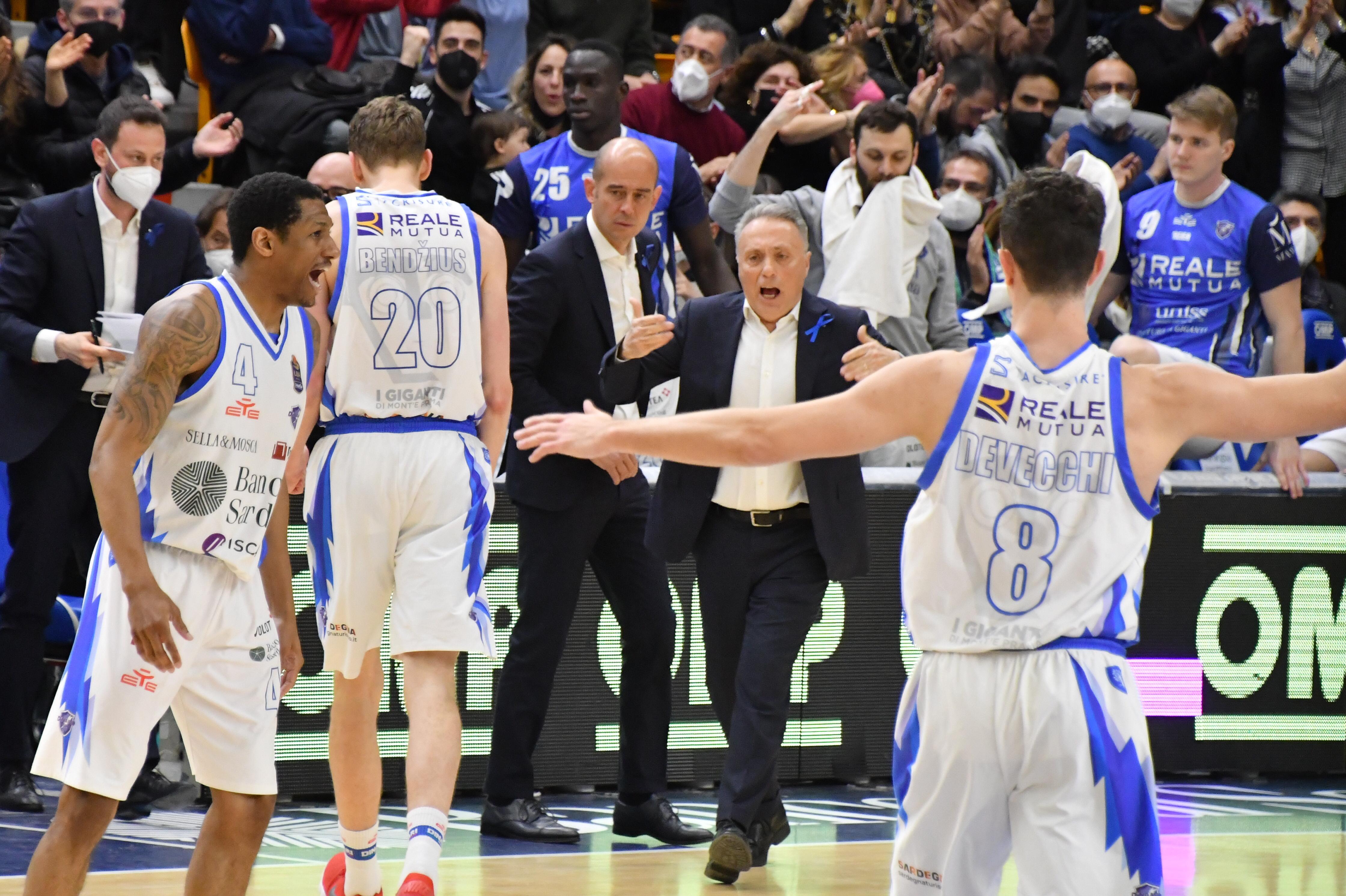 Coach Bucchi: «Che sorrisi la mia Dinamo e siamo soltanto all’inizio» 