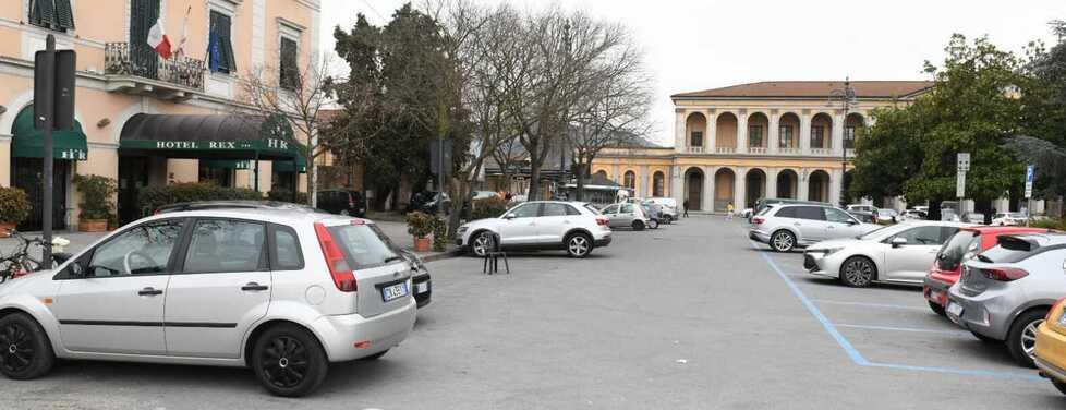 Piazzale Ricasoli visto dalle Mura nella prospettiva in cui si snoderà il nuovo sottopasso dai viali verso la stazione ferroviaria (FOTO FIORENZO SENACCHIOLI)