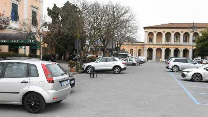 Piazzale Ricasoli visto dalle Mura nella prospettiva in cui si snoderà il nuovo sottopasso dai viali verso la stazione ferroviaria (FOTO FIORENZO SENACCHIOLI)