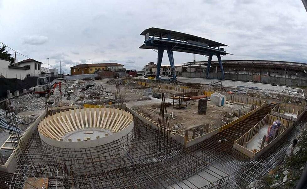 I lavori in corso per il nuovo insediamento di Errebi Marmi in via Ilice
