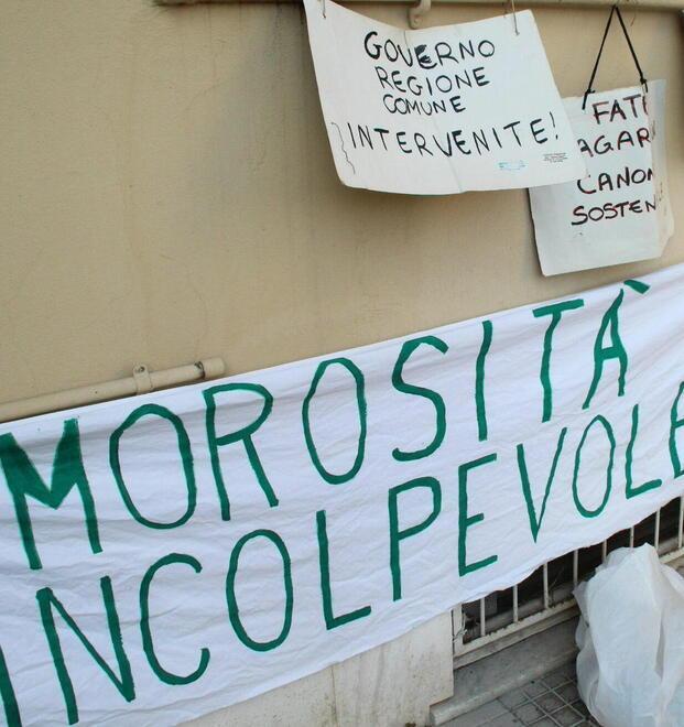 Una manifestazione contro gli sfratti in Toscana (PENTAFOTO)