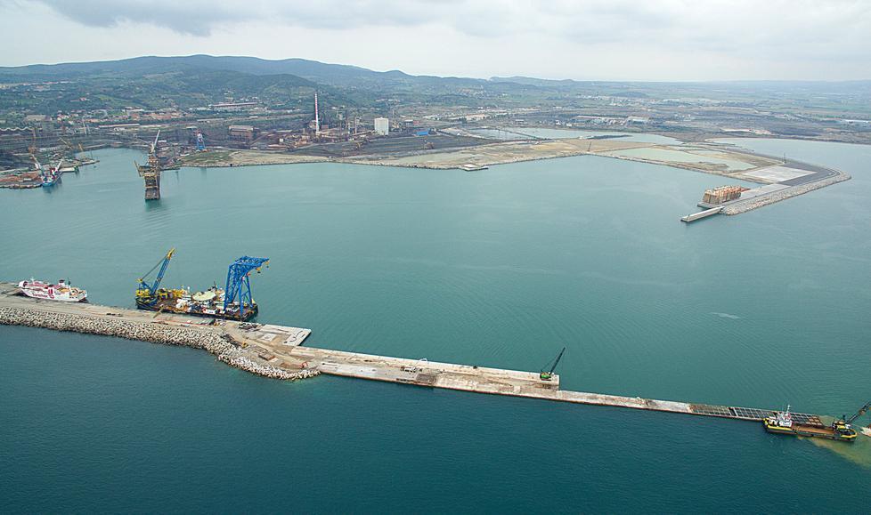 Una veduta del porto di Piombino