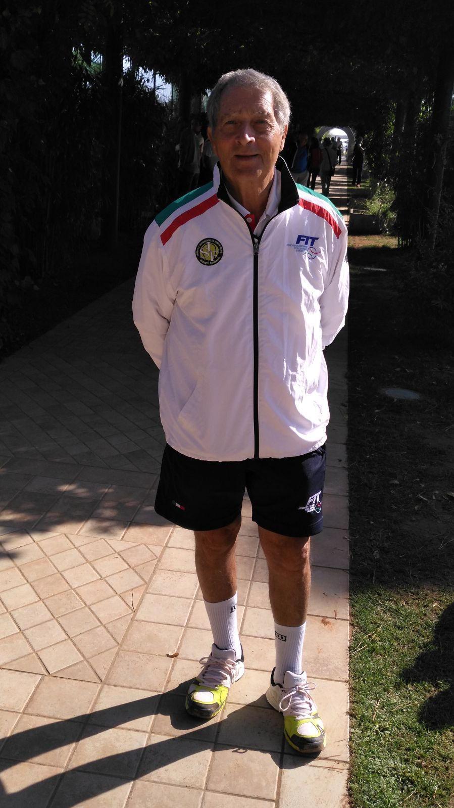 La volée infinita di Gino Cerri, il tennista viareggino per la dodicesima vola ai mondiali 