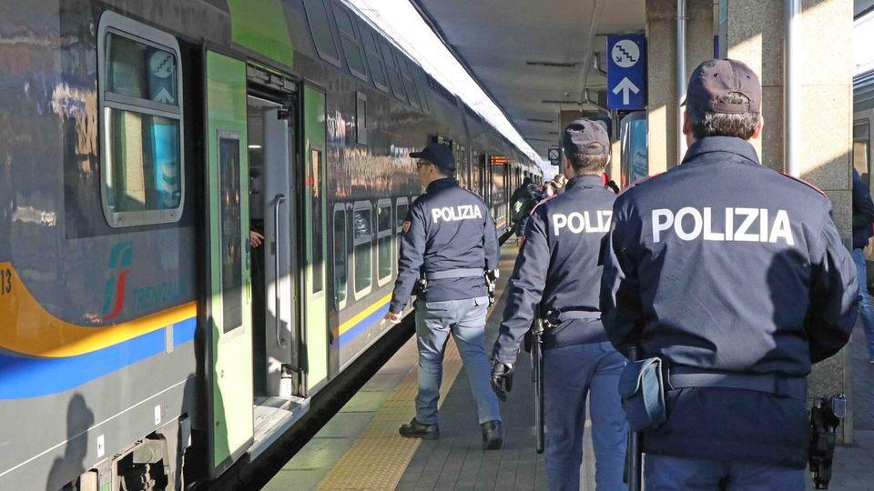 Ferrara, giovane aggredito su un treno regionale: denunciati tre minorenni