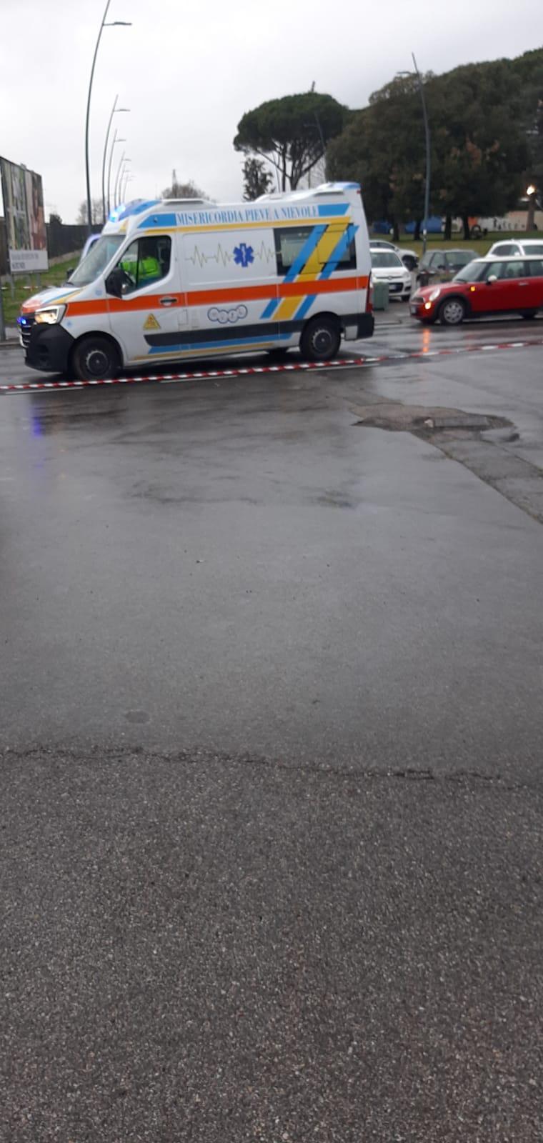 Muore anziano investito da un'auto in viale dei Martiri