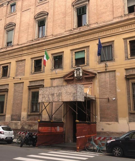 Maranello. Pretende atti sessuali per garantirgli il posto 