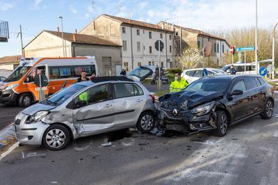 Scontro sulla via Copparo: due donne ferite