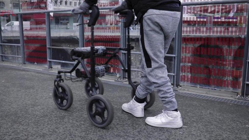 Disabile “respinta” alla visita: «Manca il lettino che le serve»