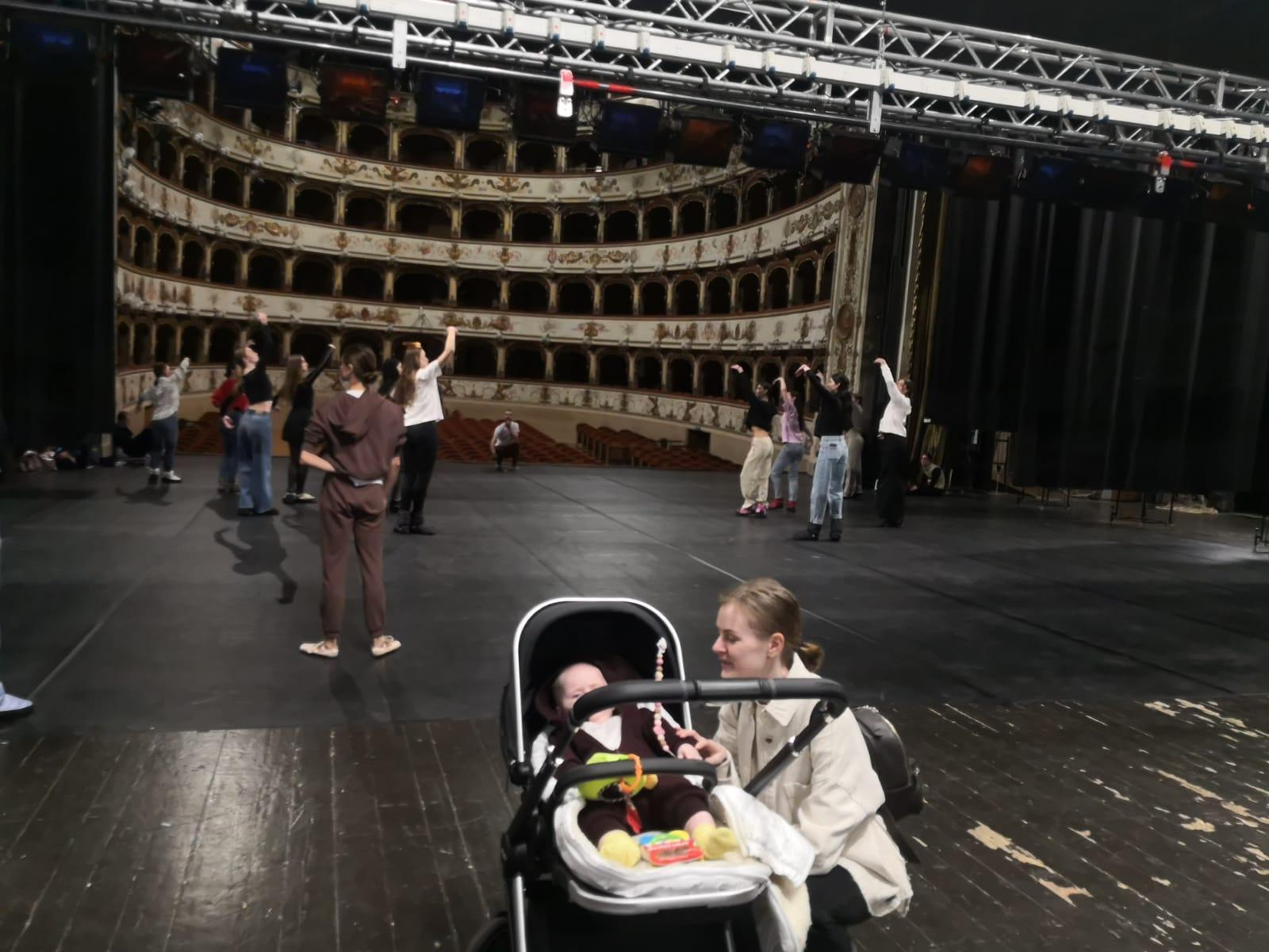 Il balletto ucraino... con culla al Comunale durante le prove