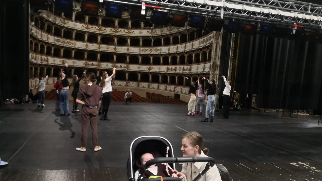 Il balletto ucraino... con culla al Comunale durante le prove