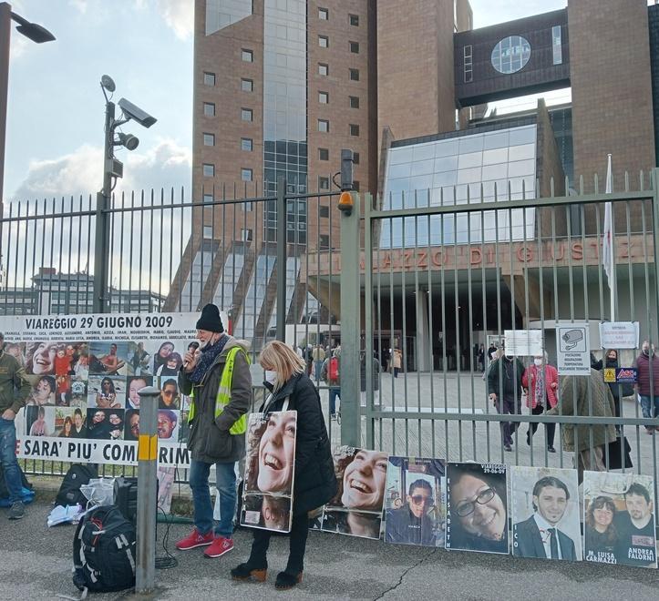 Strage di Viareggio, l’ultimo grido dei familiari delle vittime: «Confermate le condanne agli imputati»