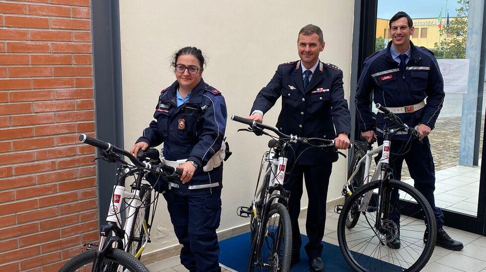 Tre vigili all’ufficio della polizia di prossimità in viale Luporini
