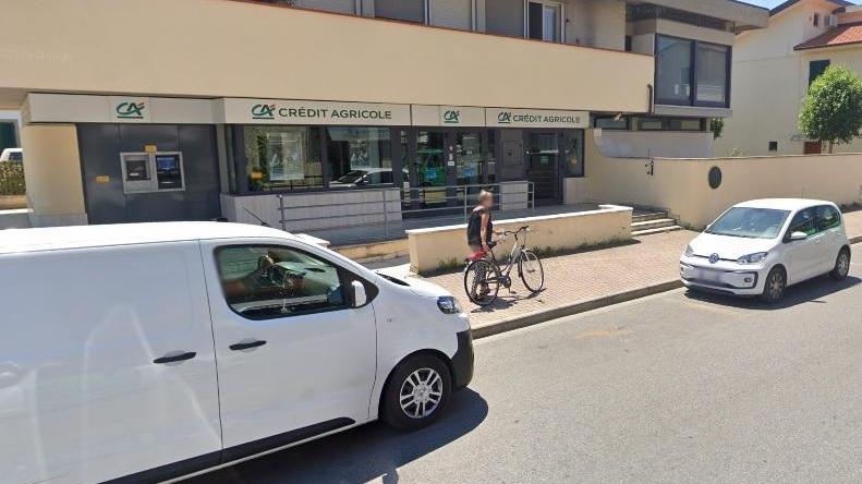 La banca di Stabbia: i ladri sono entrati, ma sono usciti a mani vuote
