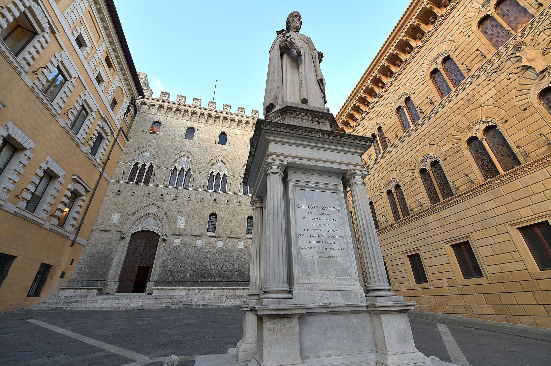 Piazza Salimbeni, a Siena, con la sede storica del Monte dei Paschi (Foto: Aleandro Biagianti)