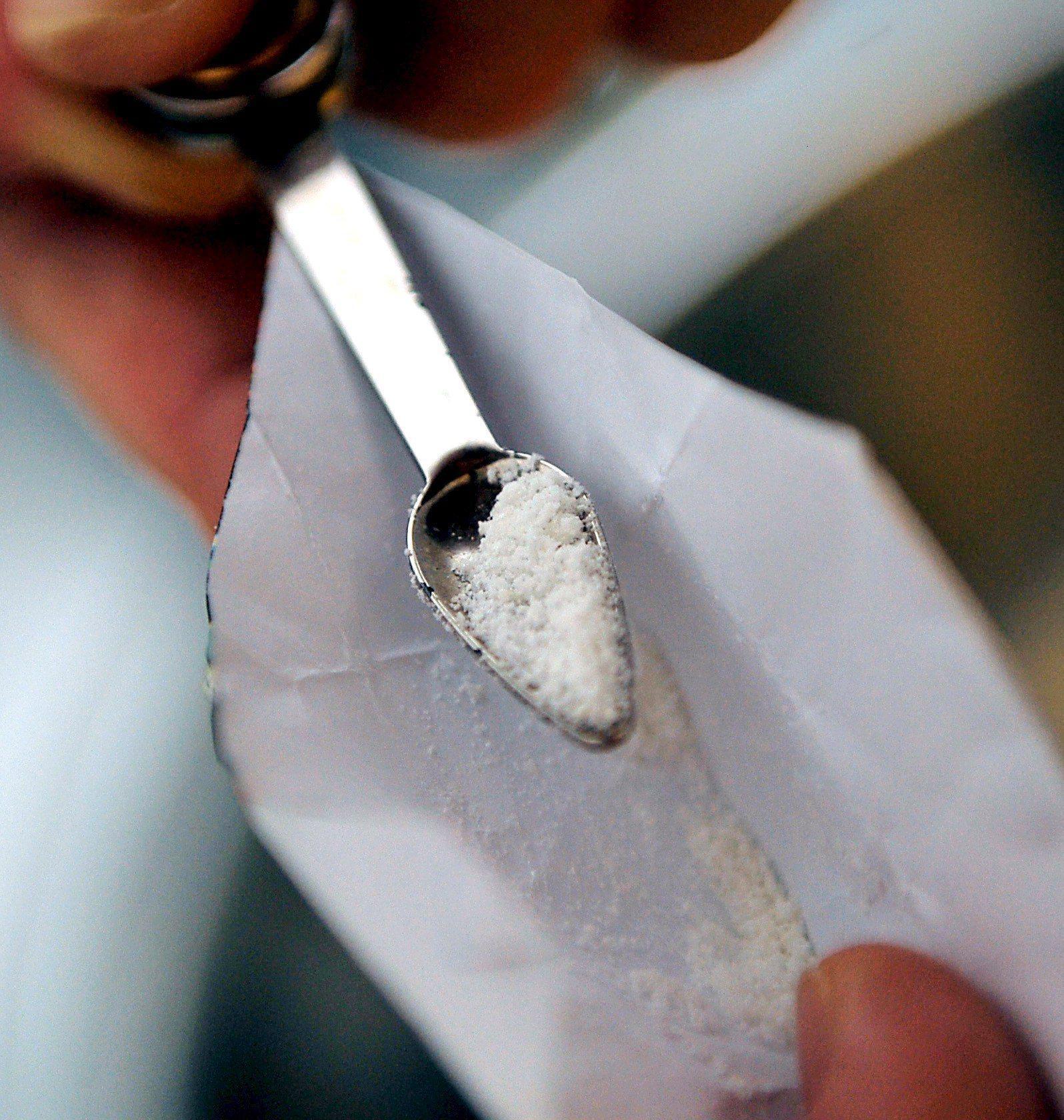 Sulla Nuova in edicola sabato 9, boom di cocaina ed eroina nell'isola: sempre più pazienti nei Serd
